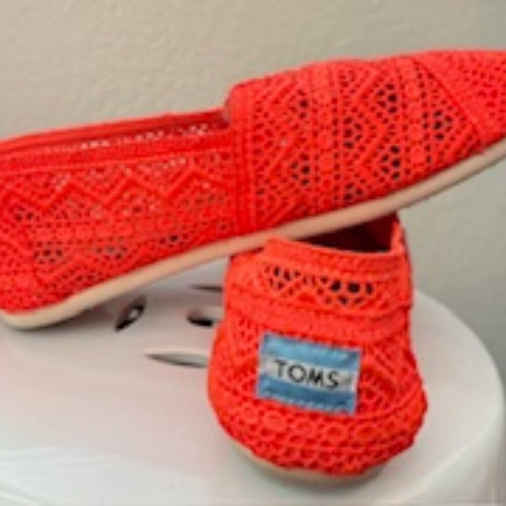 TOMS ORANGE WOMEN'S FLATS, SIZE 8.5